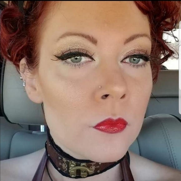 Meet your Posher, KT - Picture 2 of 6